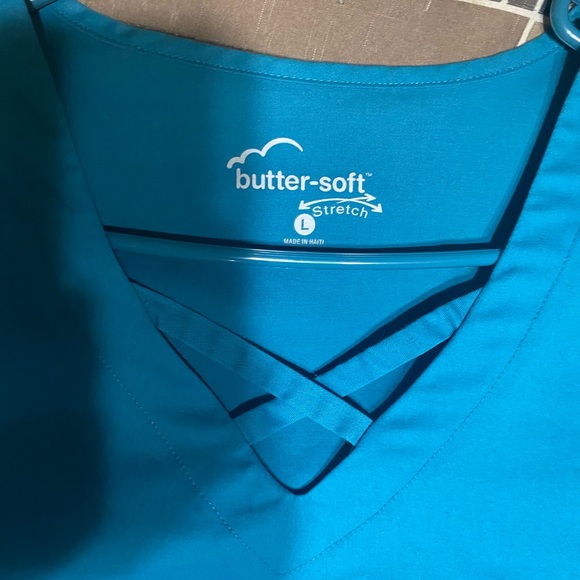 Uniform Advantage Blue Buttersoft Scrub Set - Picture 2 of 6